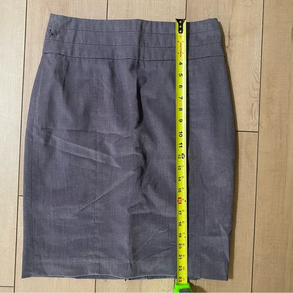 H&M Gray Pencil Skirt – Size 10 (Classic Waist Detail, Belt Loops) - Picture 5 of 8
